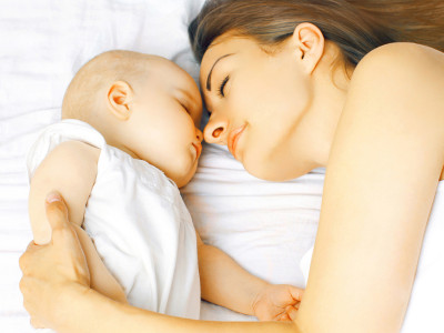 赤ちゃんの添い寝にはベッドガードが必要？